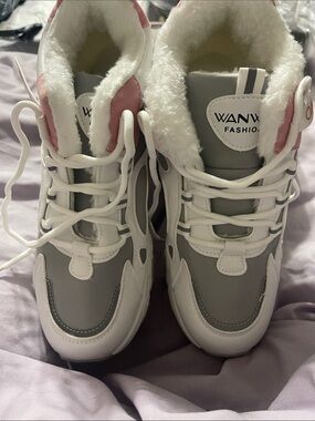 Women's Gray & Pink Faux Fur Lined Winter Boots